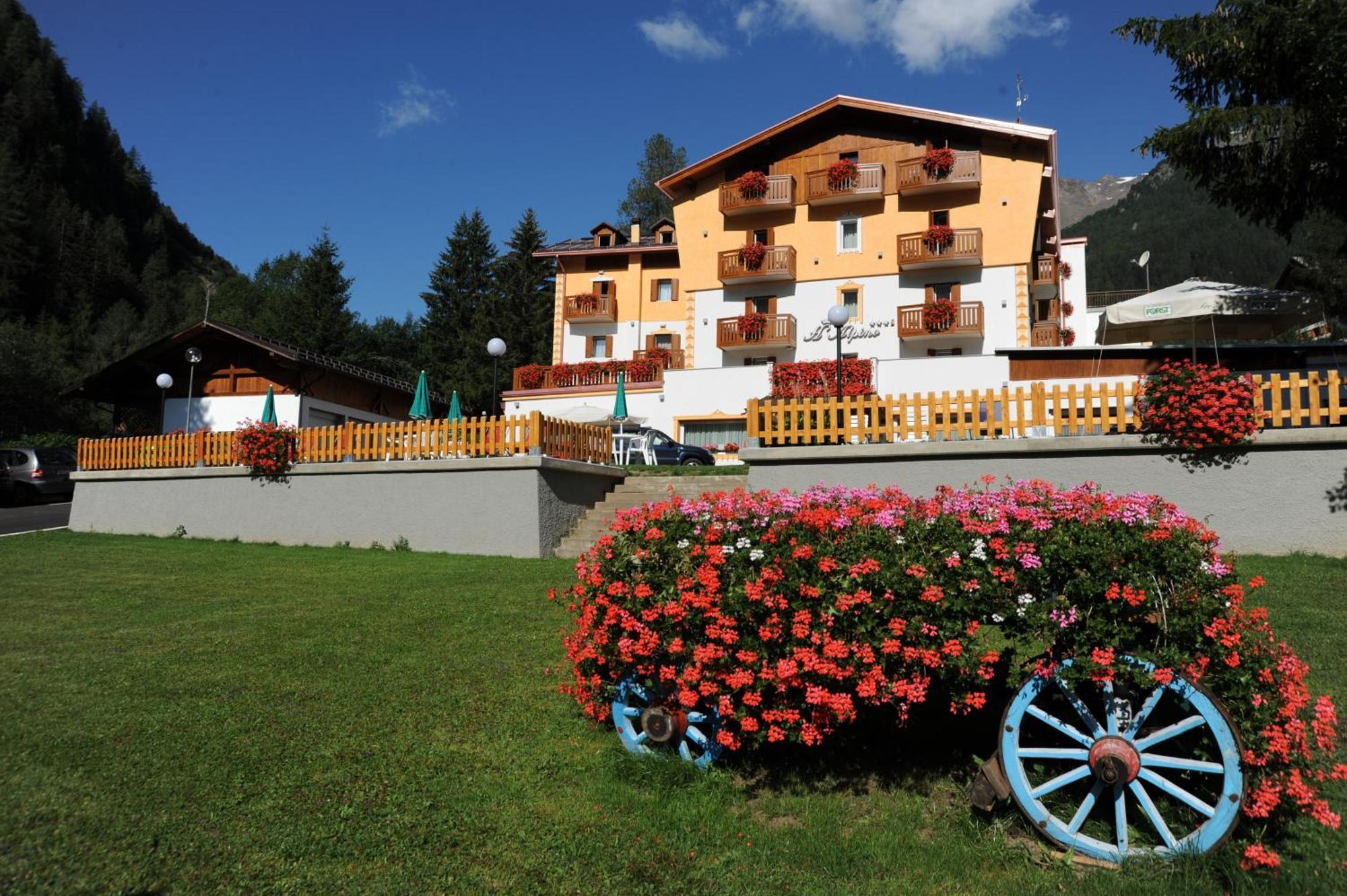 Hotel Alpino Wellness & Spa Peio Fonti Exterior photo